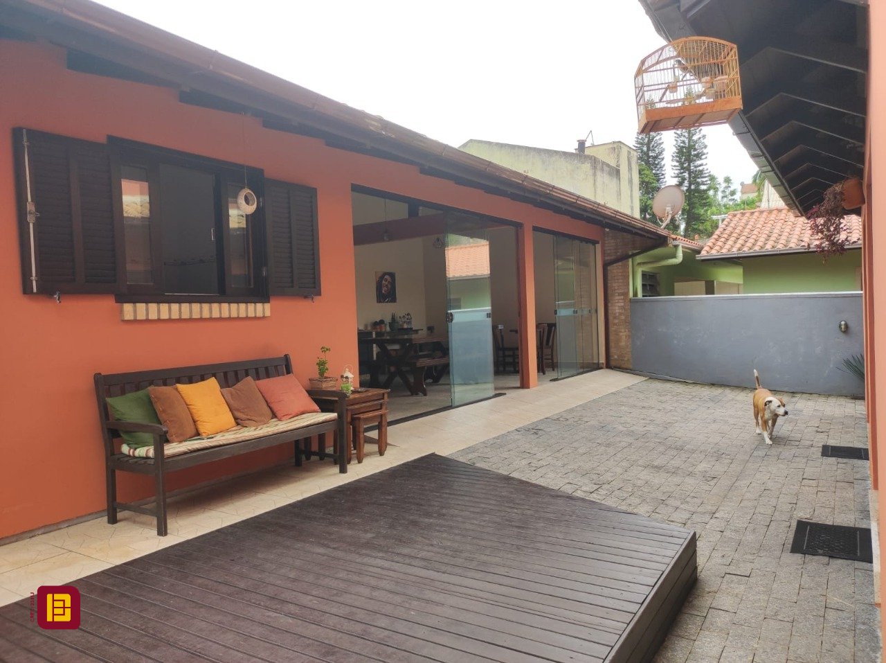Casa com 143m², 4 quartos (sendo 1 suíte), 2 garagens, no bairro Centro em São José