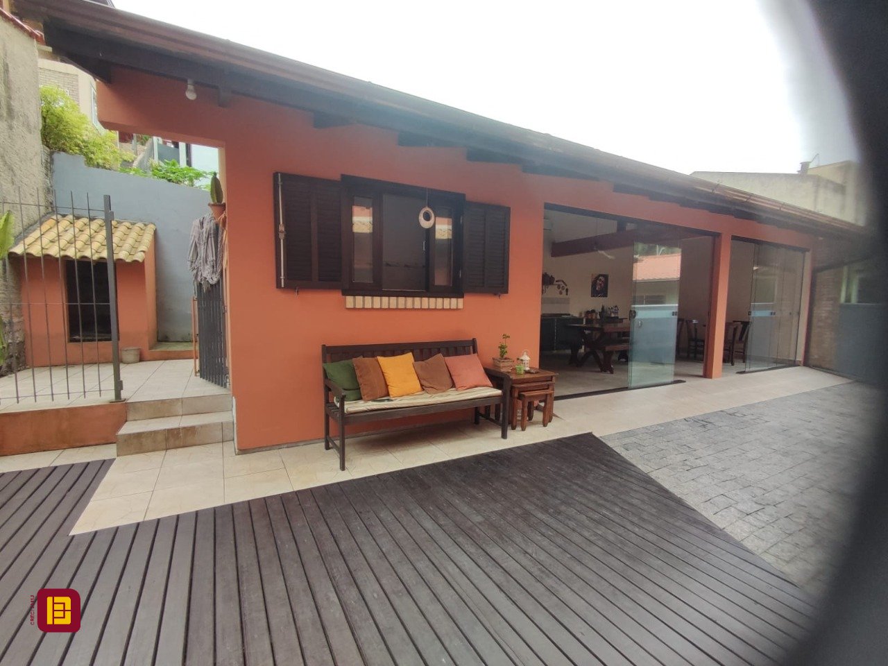 Casa com 143m², 4 quartos (sendo 1 suíte), 2 garagens, no bairro Centro em São José