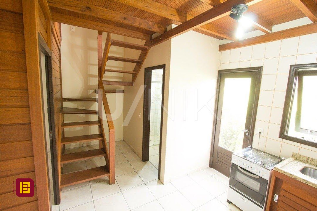 Hotel com 590m², 16 garagens, no bairro Rio Tavares em Florianópolis