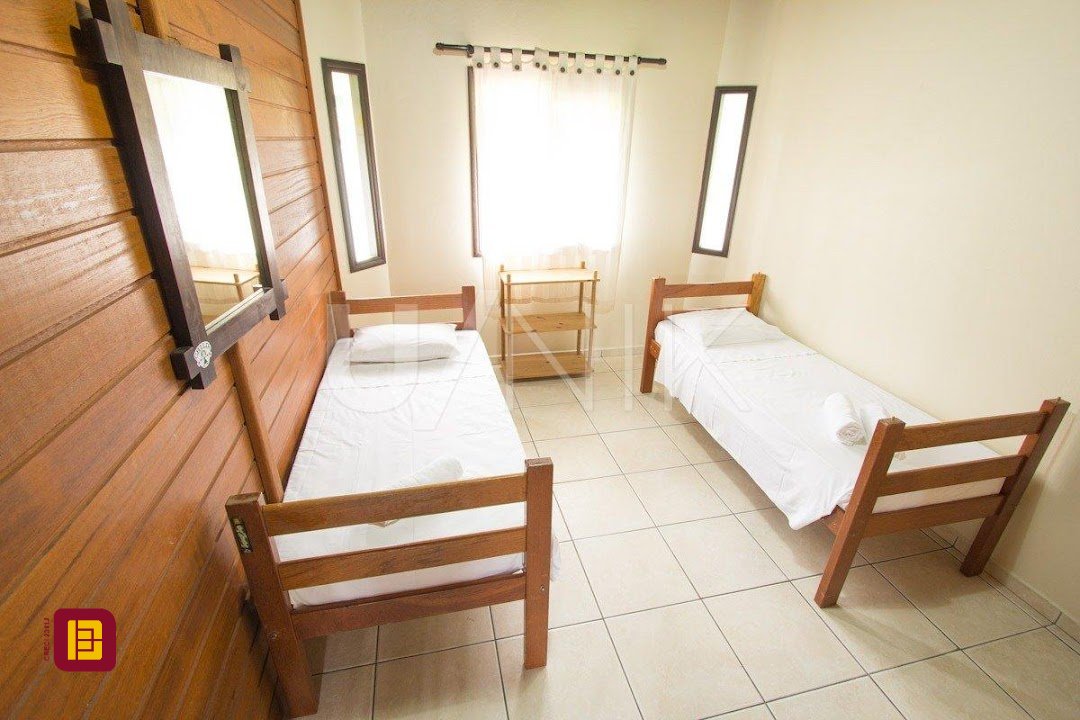 Hotel com 590m², 16 garagens, no bairro Rio Tavares em Florianópolis