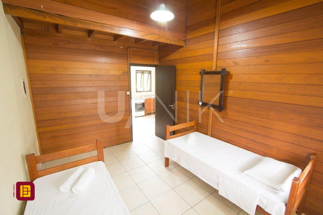 Hotel com 590m², 16 garagens, no bairro Rio Tavares em Florianópolis