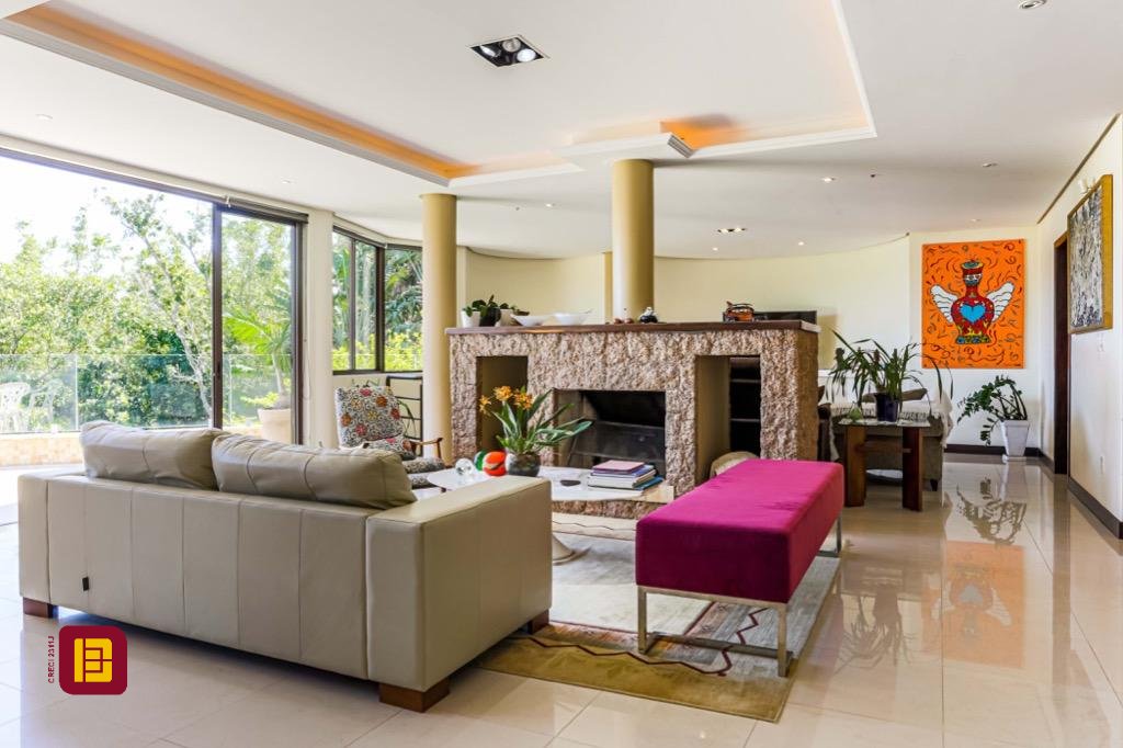 Casa com 430m², 8 quartos (sendo 4 suítes), 8 garagens, no bairro Lagoa da Conceição em Florianópolis