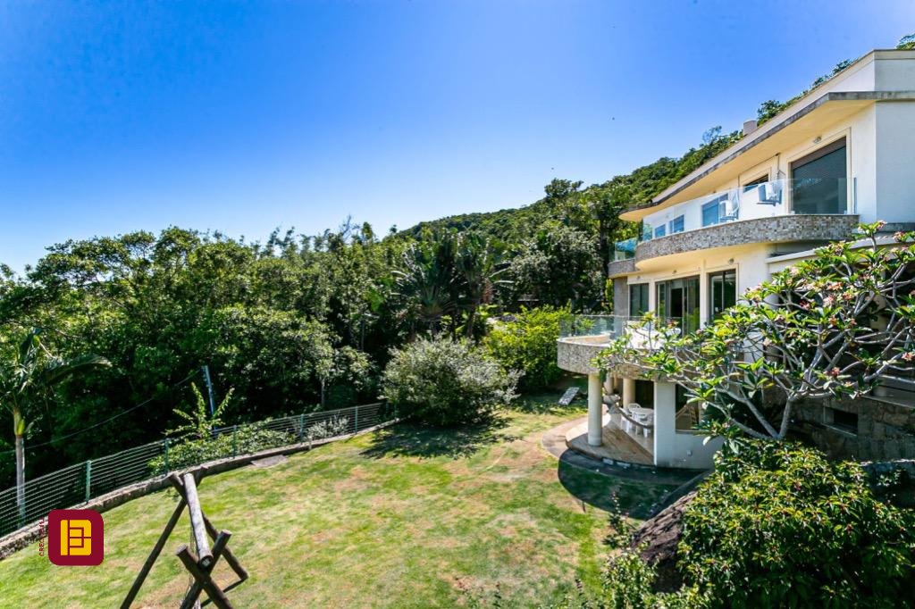 Casa com 430m², 8 quartos (sendo 4 suítes), 8 garagens, no bairro Lagoa da Conceição em Florianópolis