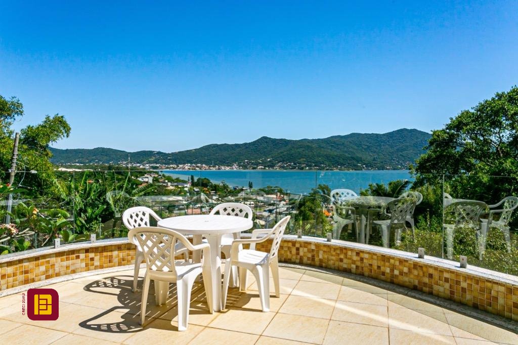Casa com 430m², 8 quartos (sendo 4 suítes), 8 garagens, no bairro Lagoa da Conceição em Florianópolis