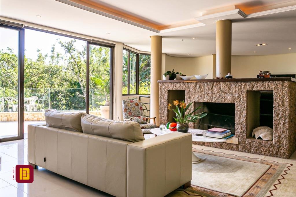 Casa com 430m², 8 quartos (sendo 4 suítes), 8 garagens, no bairro Lagoa da Conceição em Florianópolis