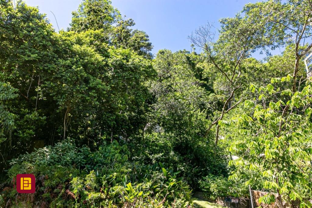 Casa com 430m², 8 quartos (sendo 4 suítes), 8 garagens, no bairro Lagoa da Conceição em Florianópolis