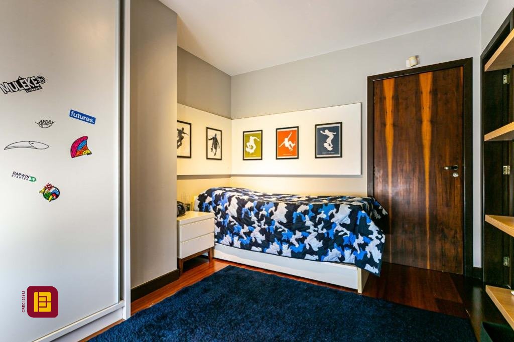 Casa com 430m², 8 quartos (sendo 4 suítes), 8 garagens, no bairro Lagoa da Conceição em Florianópolis