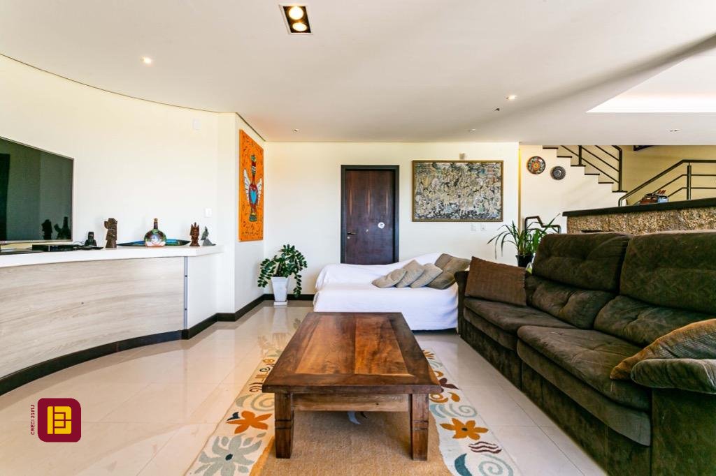 Casa com 430m², 8 quartos (sendo 4 suítes), 8 garagens, no bairro Lagoa da Conceição em Florianópolis