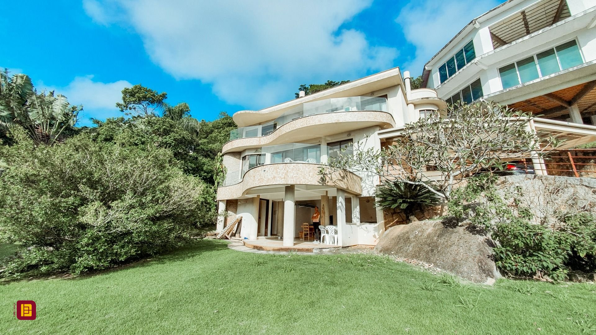 Casa com 430m², 8 quartos (sendo 4 suítes), 8 garagens, no bairro Lagoa da Conceição em Florianópolis