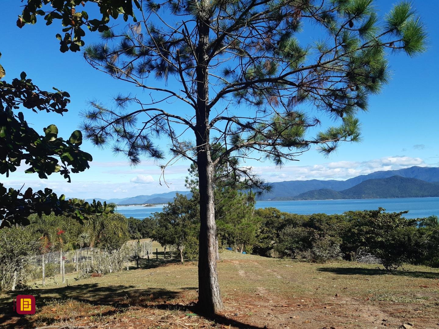 Terreno com 4260m², no bairro Ribeirão da Ilha em Florianópolis