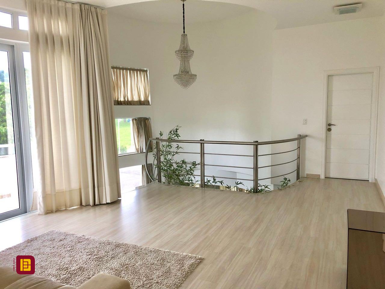 Casa com 460m², 6 quartos (sendo 3 suítes), 3 garagens, no bairro Lagoa da Conceição em Florianópolis