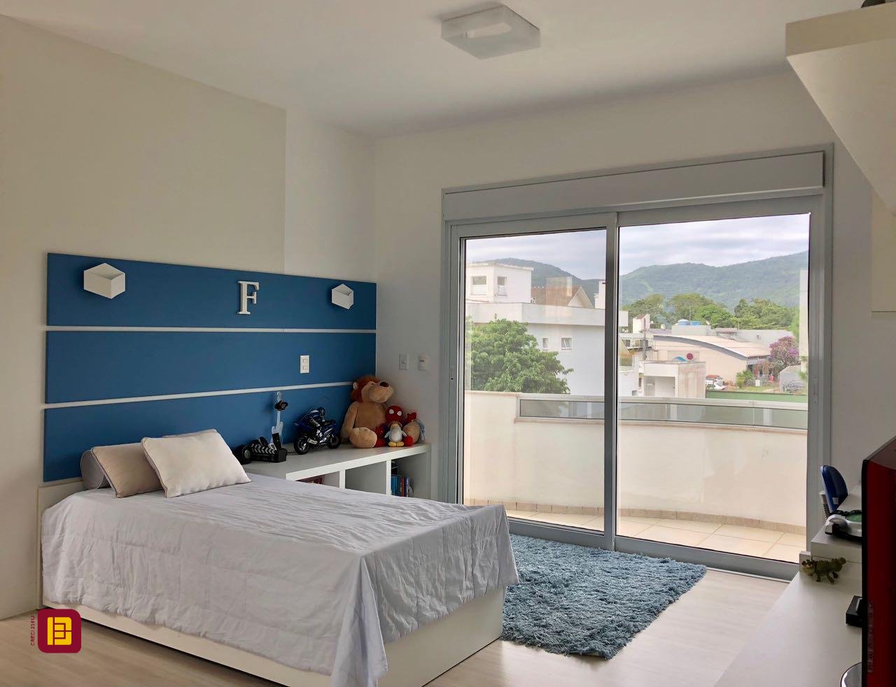 Casa com 460m², 6 quartos (sendo 3 suítes), 3 garagens, no bairro Lagoa da Conceição em Florianópolis