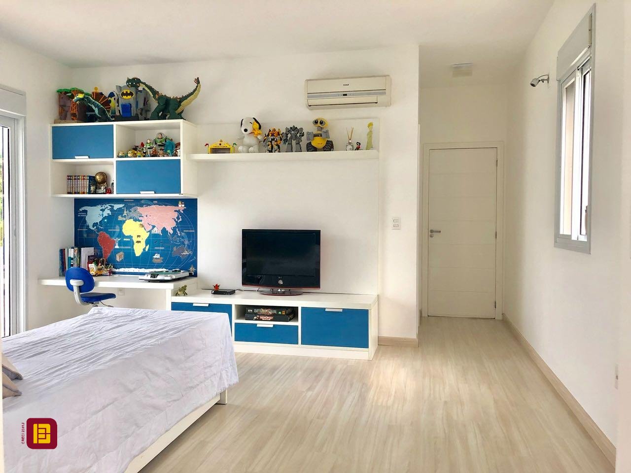 Casa com 460m², 6 quartos (sendo 3 suítes), 3 garagens, no bairro Lagoa da Conceição em Florianópolis