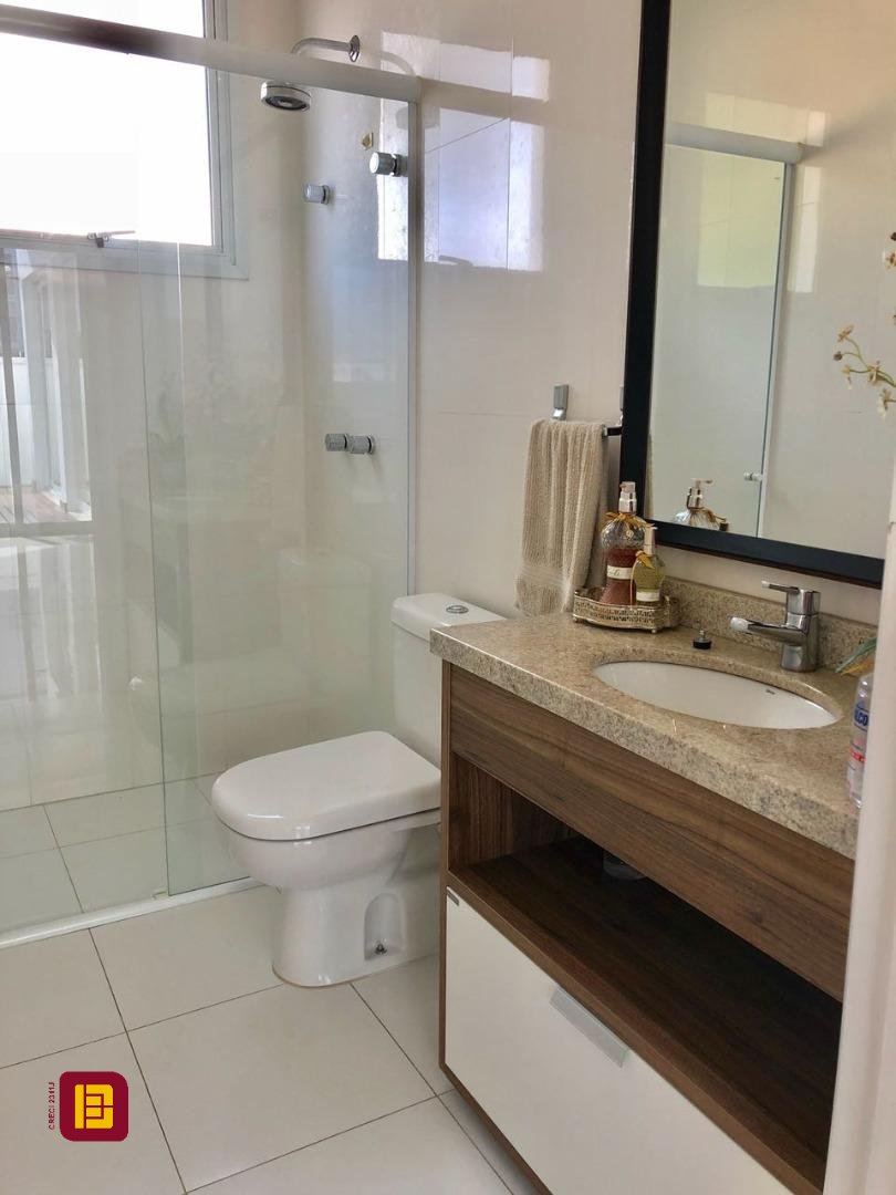 Casa com 460m², 6 quartos (sendo 3 suítes), 3 garagens, no bairro Lagoa da Conceição em Florianópolis