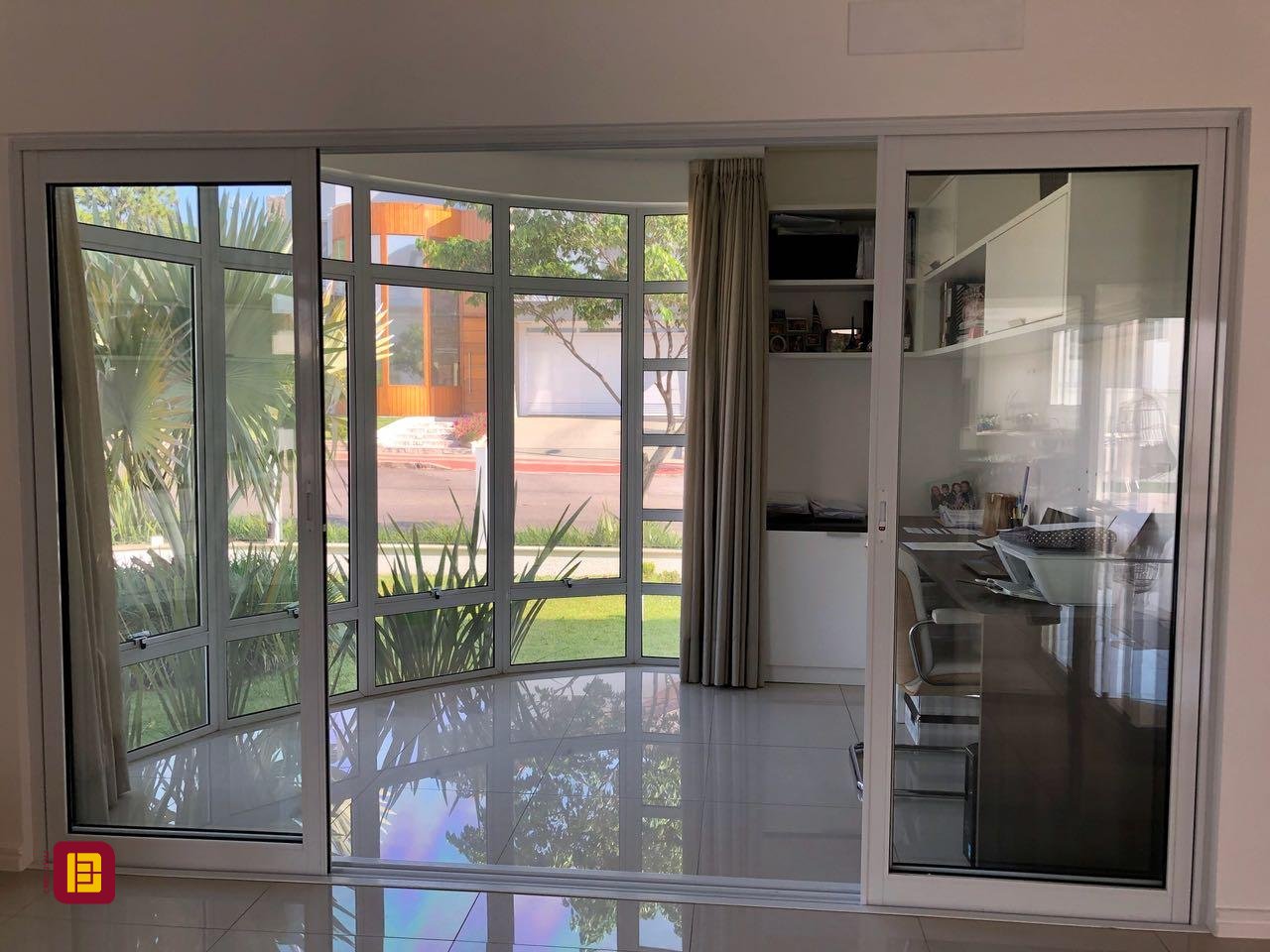 Casa com 460m², 6 quartos (sendo 3 suítes), 3 garagens, no bairro Lagoa da Conceição em Florianópolis