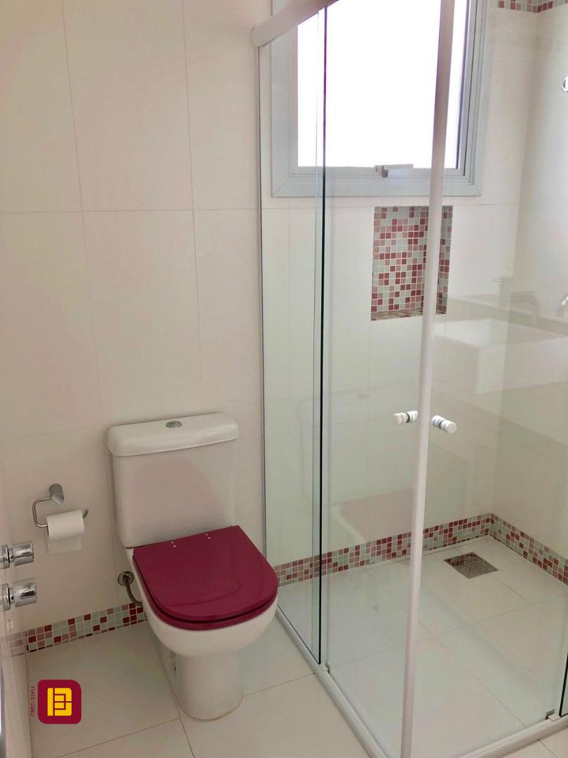 Casa com 460m², 6 quartos (sendo 3 suítes), 3 garagens, no bairro Lagoa da Conceição em Florianópolis