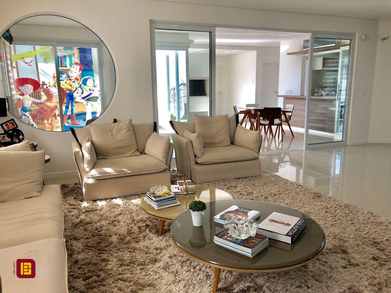 Casa com 460m², 6 quartos (sendo 3 suítes), 3 garagens, no bairro Lagoa da Conceição em Florianópolis