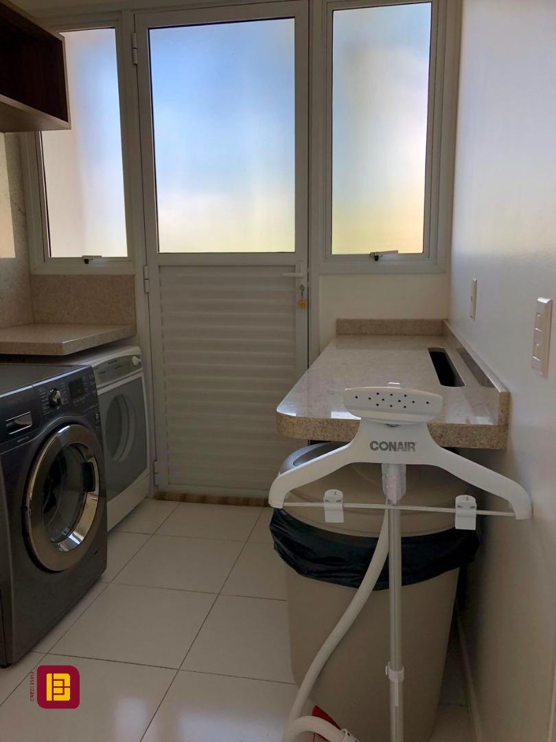 Casa com 460m², 6 quartos (sendo 3 suítes), 3 garagens, no bairro Lagoa da Conceição em Florianópolis