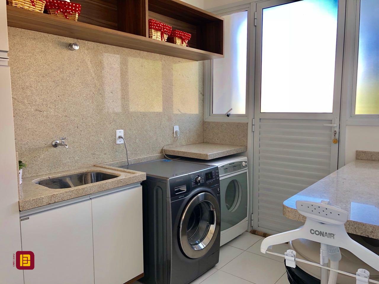 Casa com 460m², 6 quartos (sendo 3 suítes), 3 garagens, no bairro Lagoa da Conceição em Florianópolis