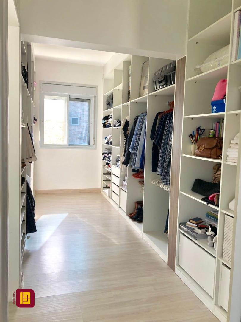 Casa com 460m², 6 quartos (sendo 3 suítes), 3 garagens, no bairro Lagoa da Conceição em Florianópolis