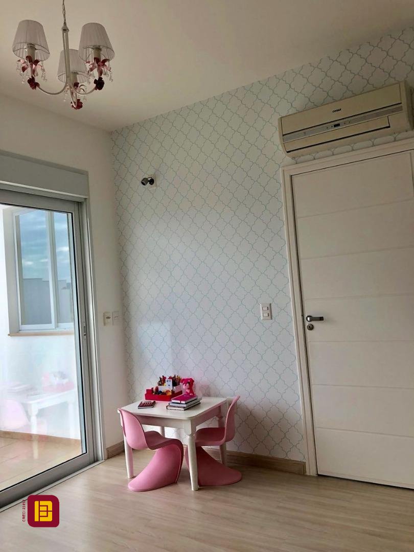 Casa com 460m², 6 quartos (sendo 3 suítes), 3 garagens, no bairro Lagoa da Conceição em Florianópolis