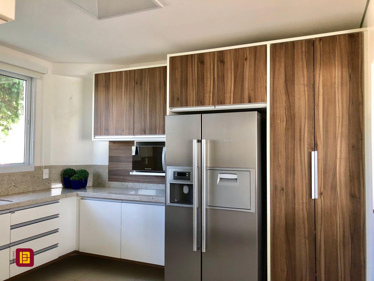 Casa com 460m², 6 quartos (sendo 3 suítes), 3 garagens, no bairro Lagoa da Conceição em Florianópolis