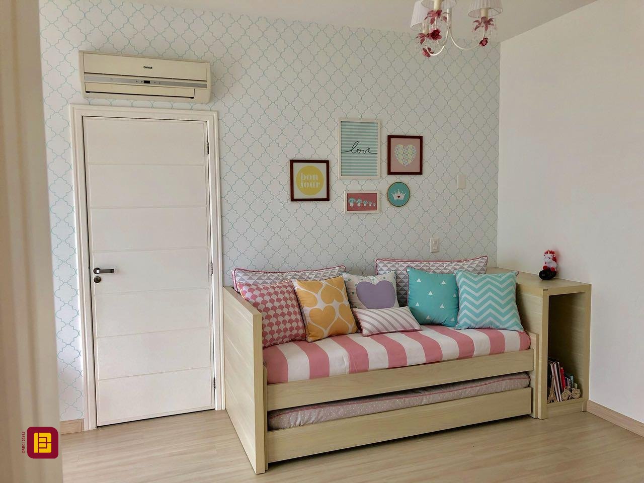 Casa com 460m², 6 quartos (sendo 3 suítes), 3 garagens, no bairro Lagoa da Conceição em Florianópolis