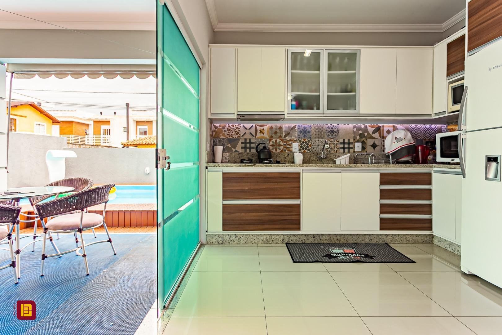 Casa com 120m², 3 quartos (sendo 1 suíte), 2 garagens, no bairro Campeche em Florianópolis