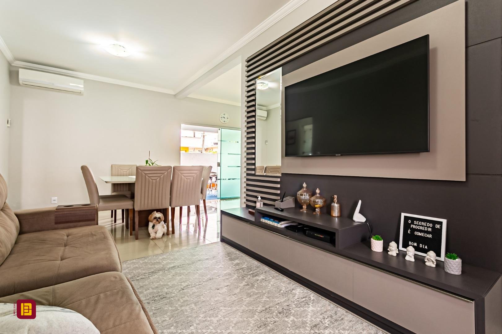 Casa com 120m², 3 quartos (sendo 1 suíte), 2 garagens, no bairro Campeche em Florianópolis
