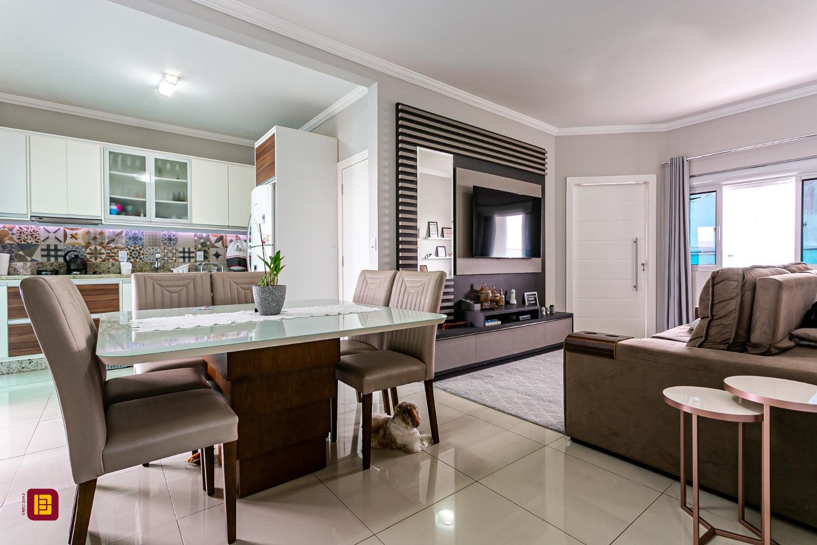 Casa com 120m², 3 quartos (sendo 1 suíte), 2 garagens, no bairro Campeche em Florianópolis
