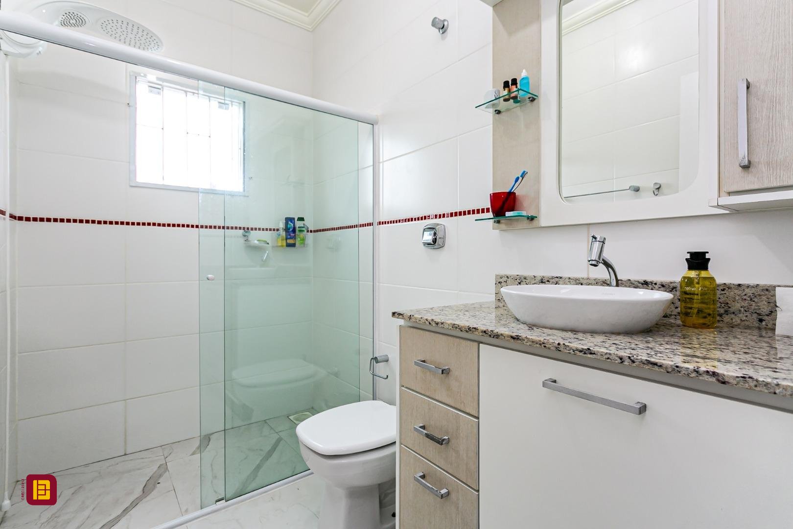 Casa com 120m², 3 quartos (sendo 1 suíte), 2 garagens, no bairro Campeche em Florianópolis