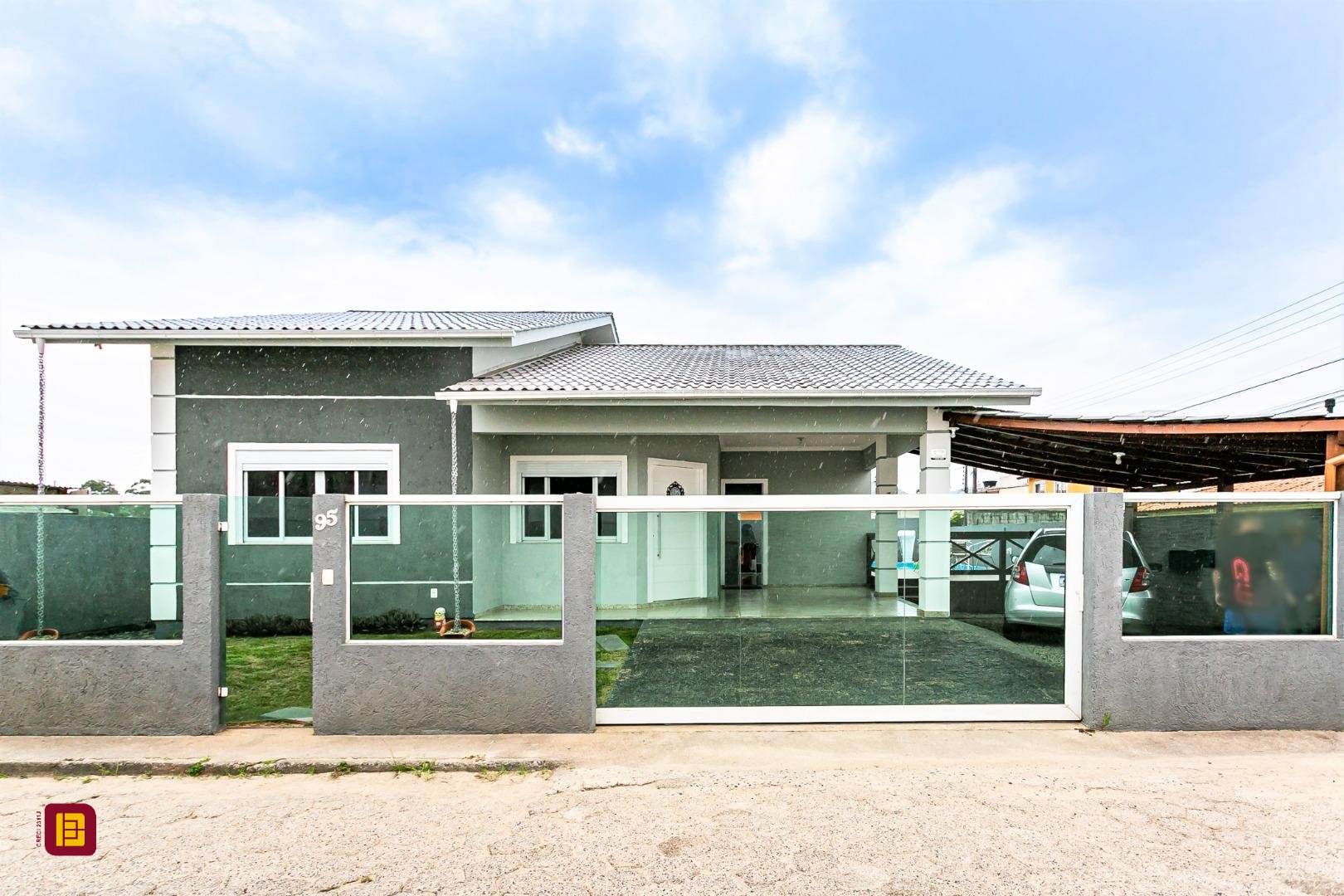 Casa com 120m², 3 quartos (sendo 1 suíte), 2 garagens, no bairro Campeche em Florianópolis