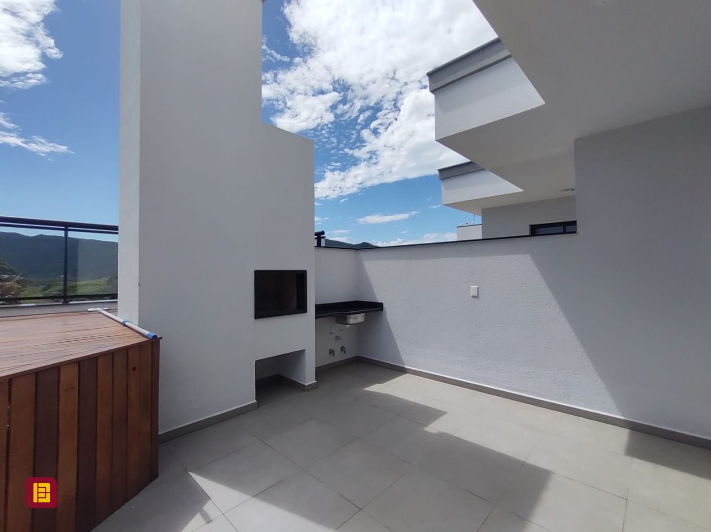 Cobertura com 120m², 2 quartos (sendo 1 suíte), 1 garagem, no bairro Açores em Florianópolis