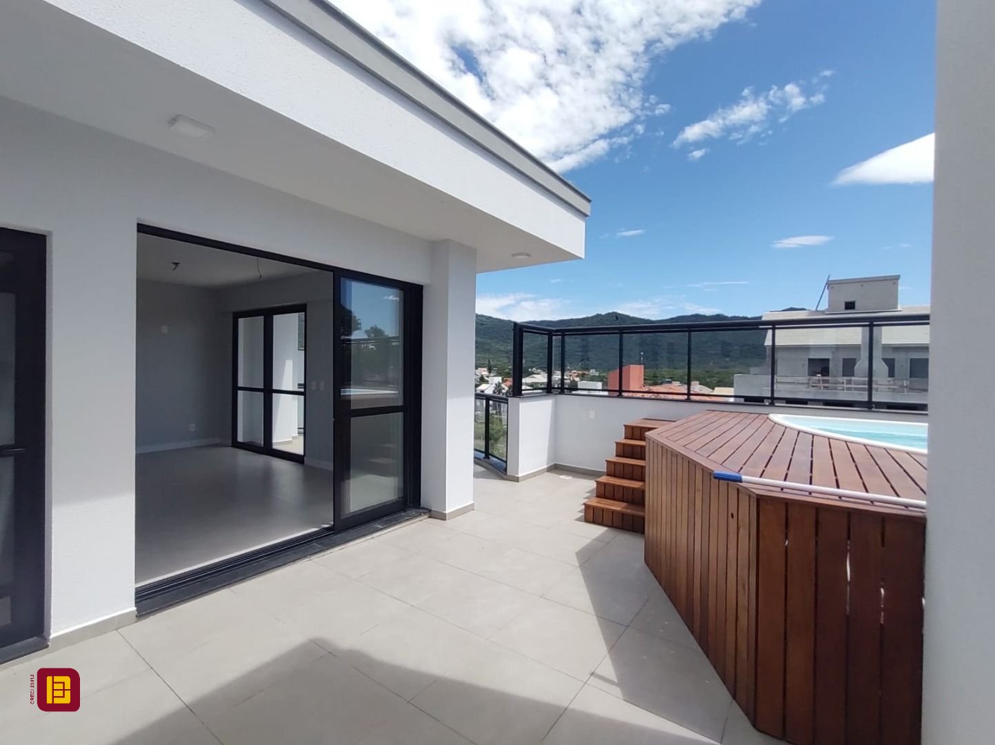 Cobertura com 120m², 2 quartos (sendo 1 suíte), 1 garagem, no bairro Açores em Florianópolis