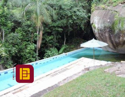 Casa com 600m², 6 quartos (sendo 2 suítes), 12 garagens, no bairro Campeche em Florianópolis