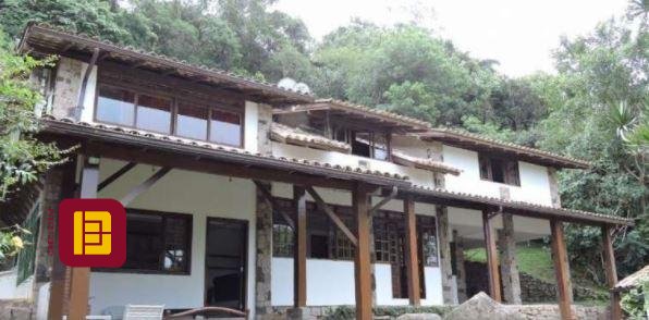 Casa com 600m², 6 quartos (sendo 2 suítes), 12 garagens, no bairro Campeche em Florianópolis