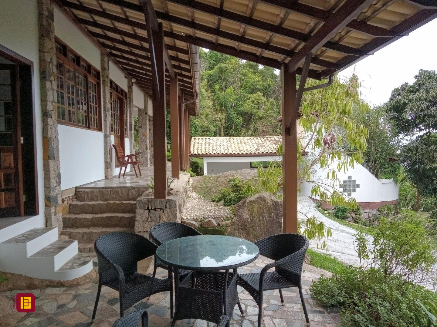 Casa com 600m², 6 quartos (sendo 2 suítes), 12 garagens, no bairro Campeche em Florianópolis