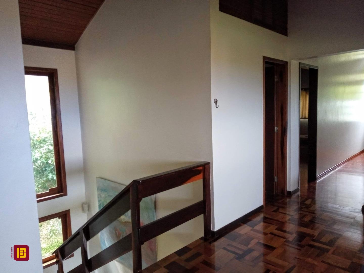 Casa com 600m², 6 quartos (sendo 2 suítes), 12 garagens, no bairro Campeche em Florianópolis