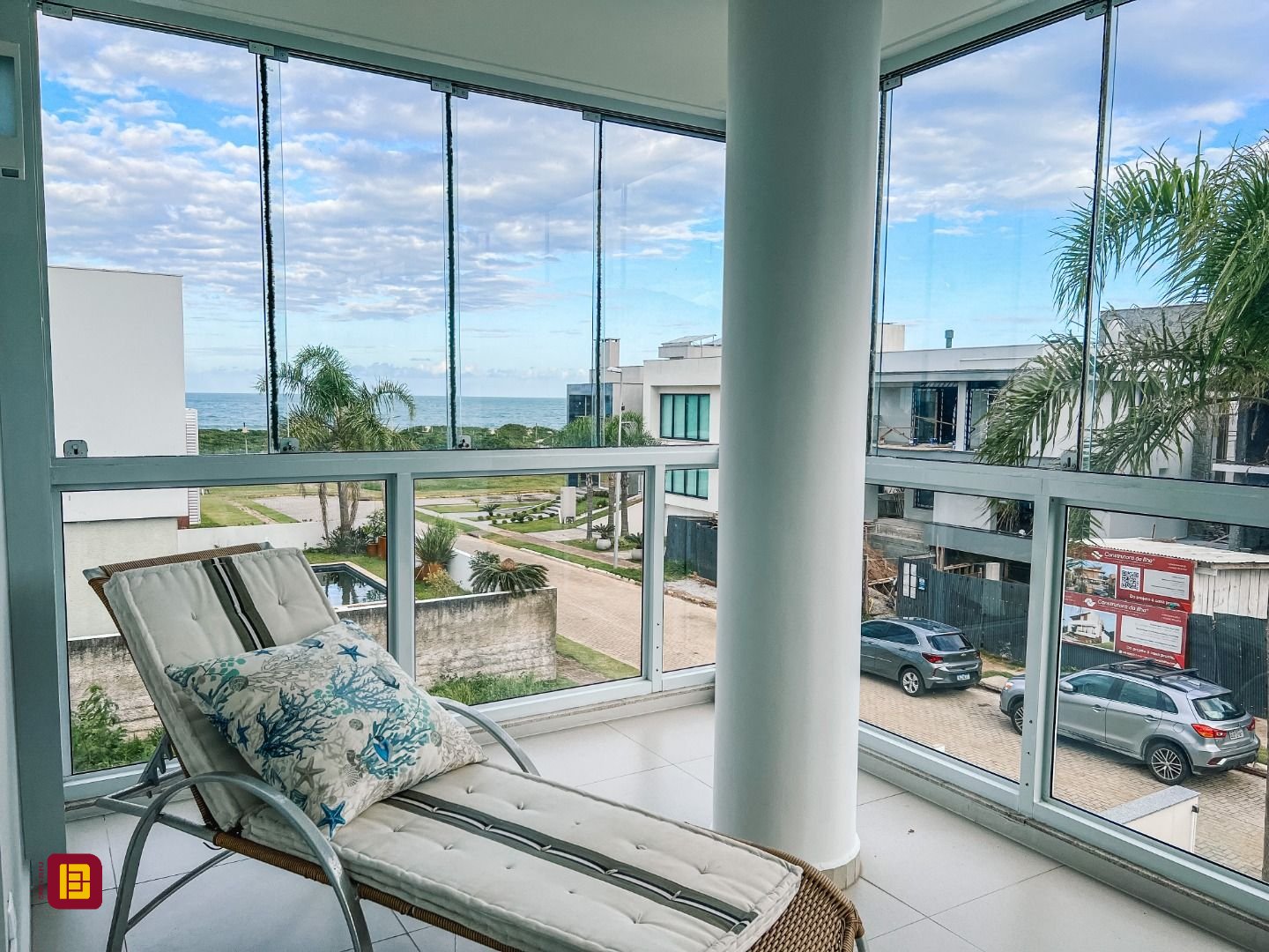 Casa de Condomínio com 400m², 5 quartos (sendo 3 suítes), 4 garagens, no bairro Morro das Pedras em Florianópolis