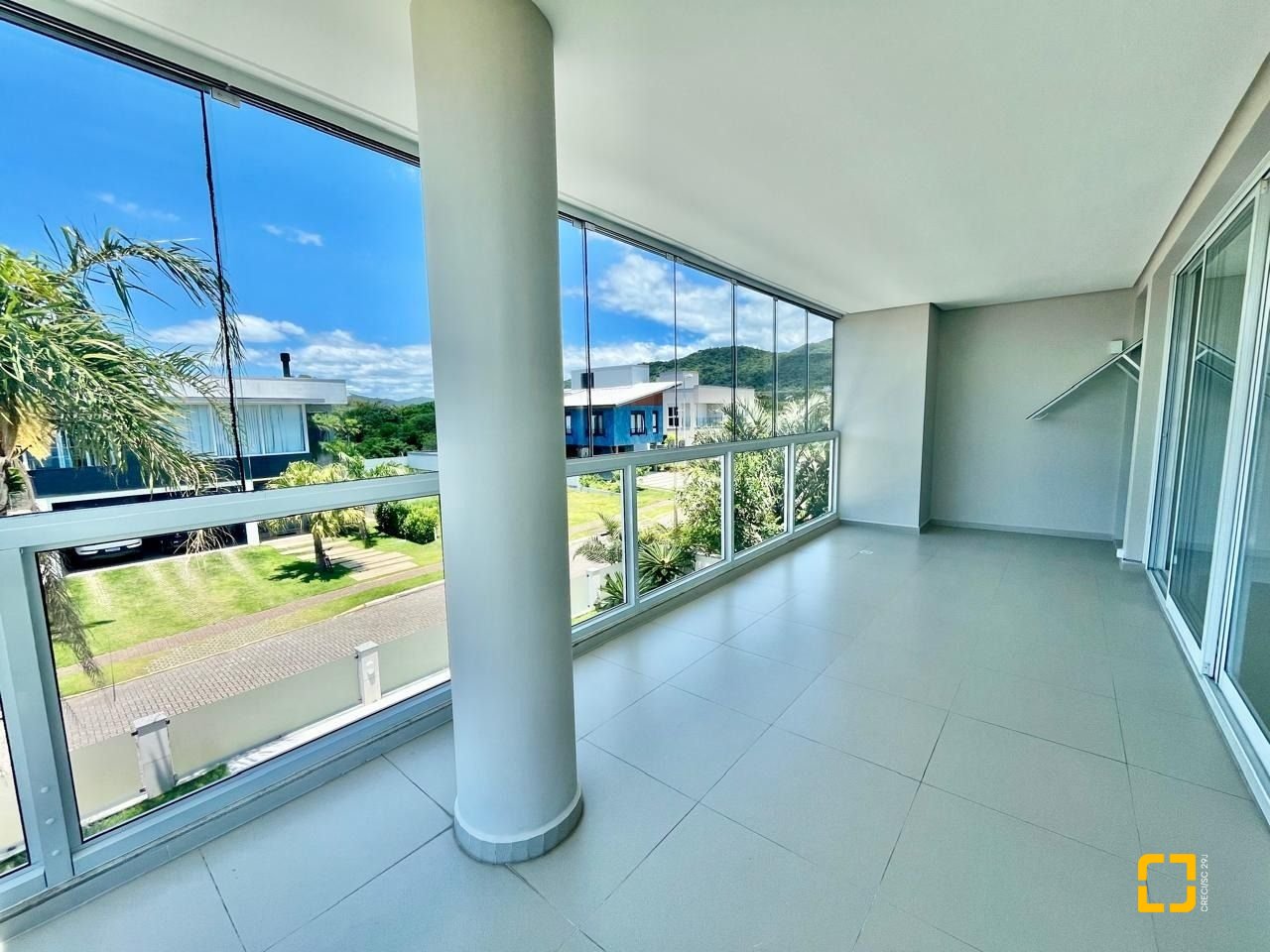 Casa de Condomínio com 400m², 5 quartos (sendo 3 suítes), 4 garagens, no bairro Morro das Pedras em Florianópolis