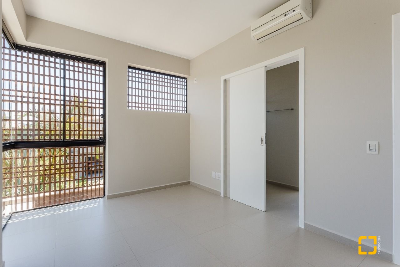 Casa de Condomínio com 400m², 5 quartos (sendo 3 suítes), 4 garagens, no bairro Morro das Pedras em Florianópolis