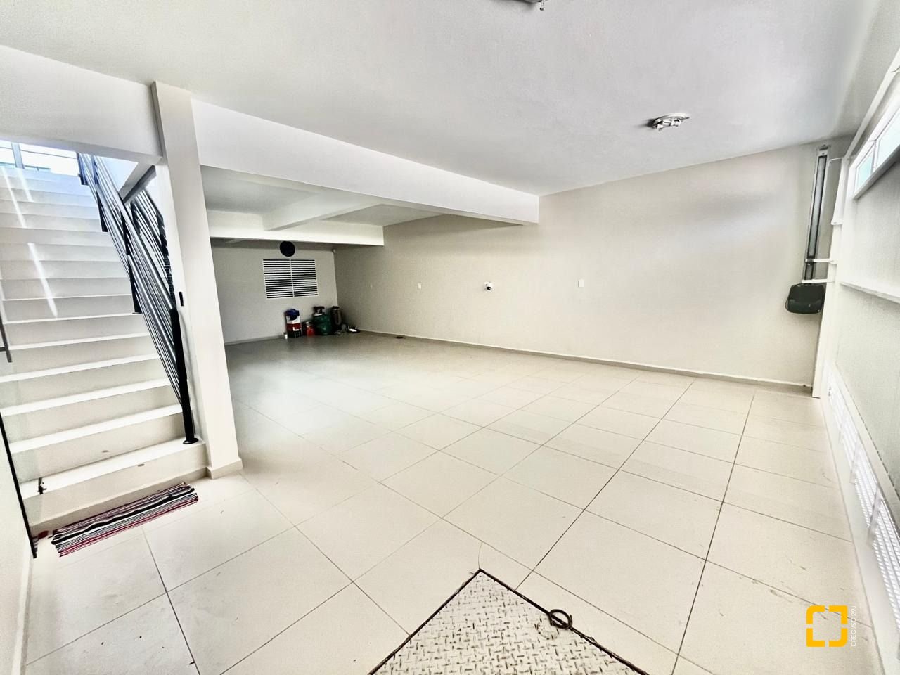 Casa de Condomínio com 400m², 5 quartos (sendo 3 suítes), 4 garagens, no bairro Morro das Pedras em Florianópolis