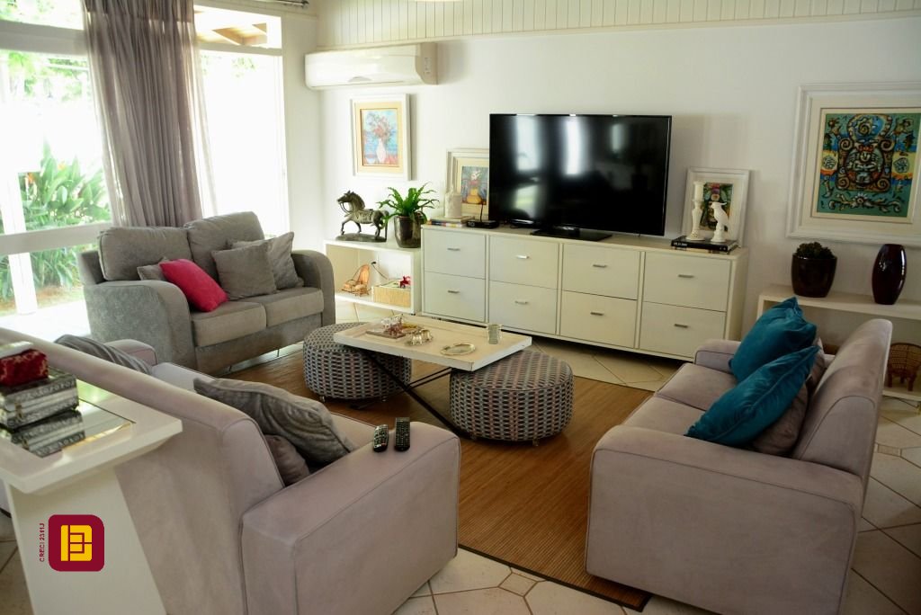 Casa com 300m², 5 quartos (sendo 1 suíte), 4 garagens, no bairro Lagoa da Conceição em Florianópolis