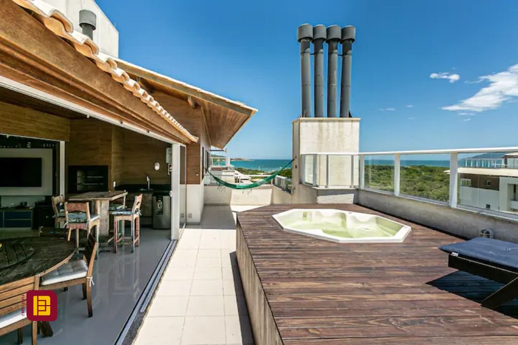 Cobertura com 174m², 4 quartos (sendo 1 suíte), 3 garagens, no bairro Campeche em Florianópolis