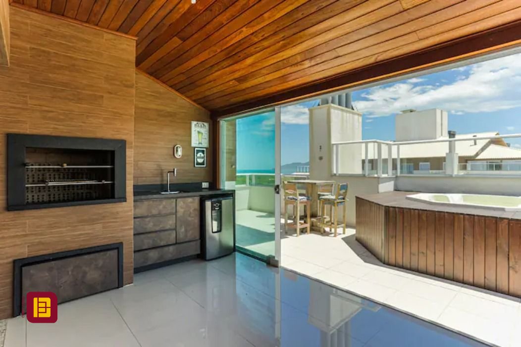 Cobertura com 174m², 4 quartos (sendo 1 suíte), 3 garagens, no bairro Campeche em Florianópolis
