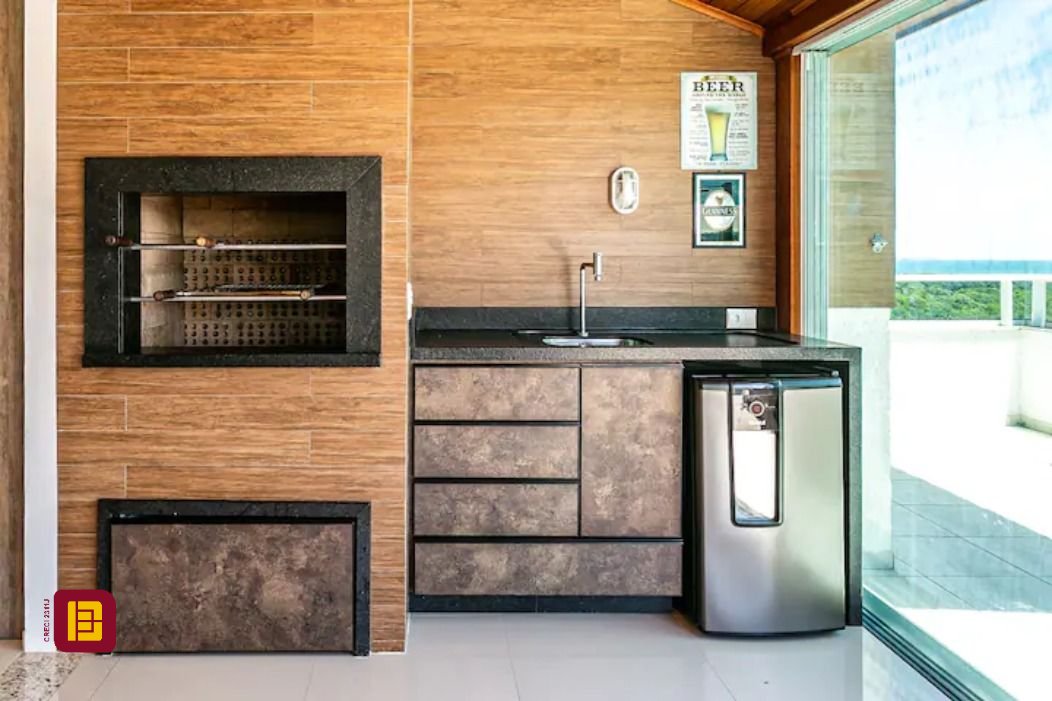 Cobertura com 174m², 4 quartos (sendo 1 suíte), 3 garagens, no bairro Campeche em Florianópolis