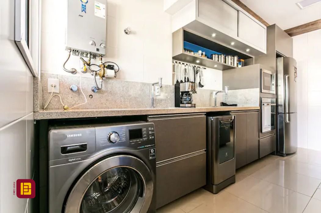 Cobertura com 174m², 4 quartos (sendo 1 suíte), 3 garagens, no bairro Campeche em Florianópolis