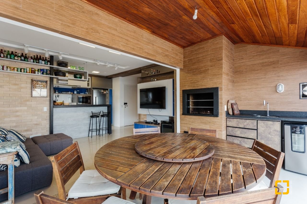 Cobertura com 174m², 4 quartos (sendo 1 suíte), 3 garagens, no bairro Campeche em Florianópolis