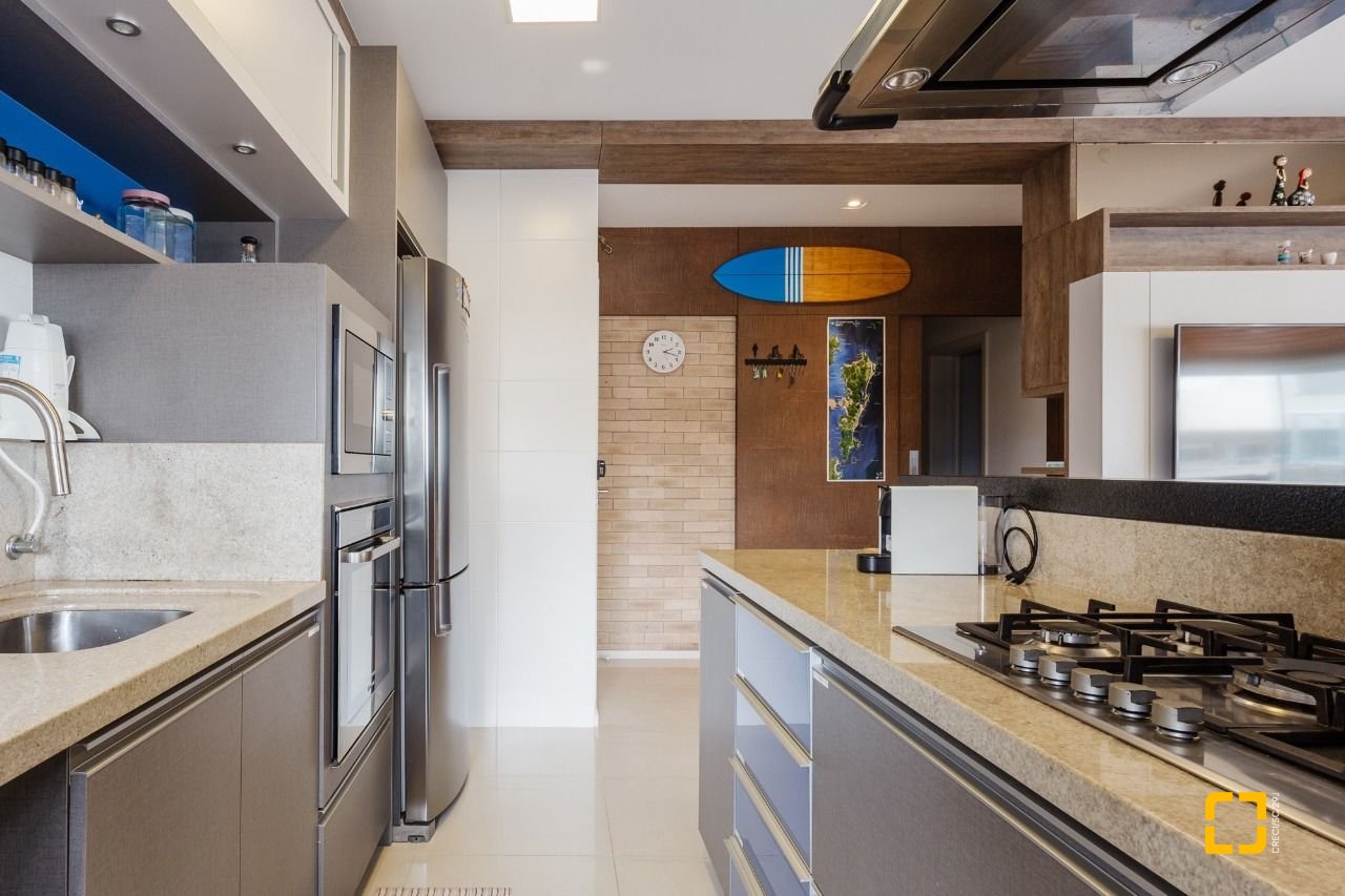Cobertura com 174m², 4 quartos (sendo 1 suíte), 3 garagens, no bairro Campeche em Florianópolis