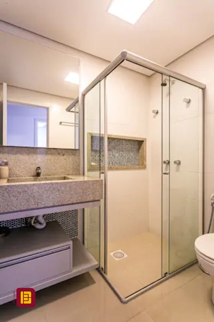 Cobertura com 174m², 4 quartos (sendo 1 suíte), 3 garagens, no bairro Campeche em Florianópolis
